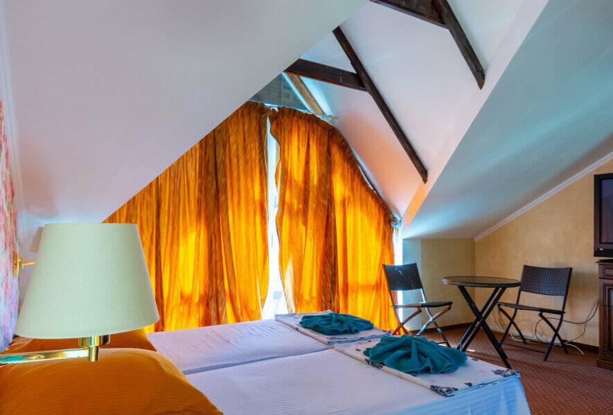 Трехместный номер с балконом